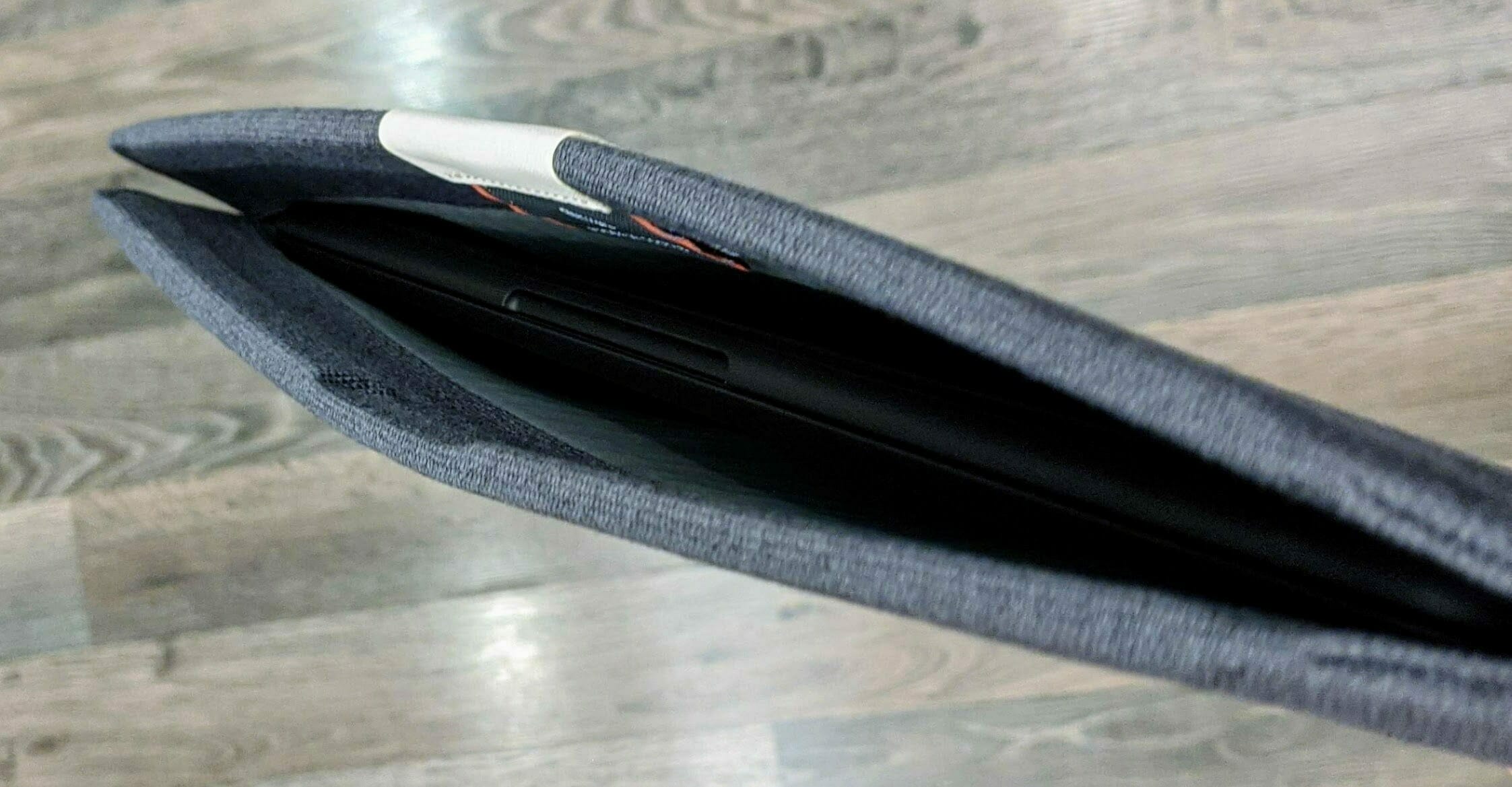 Laptop Sleeve:内部(Pixelbook Go)