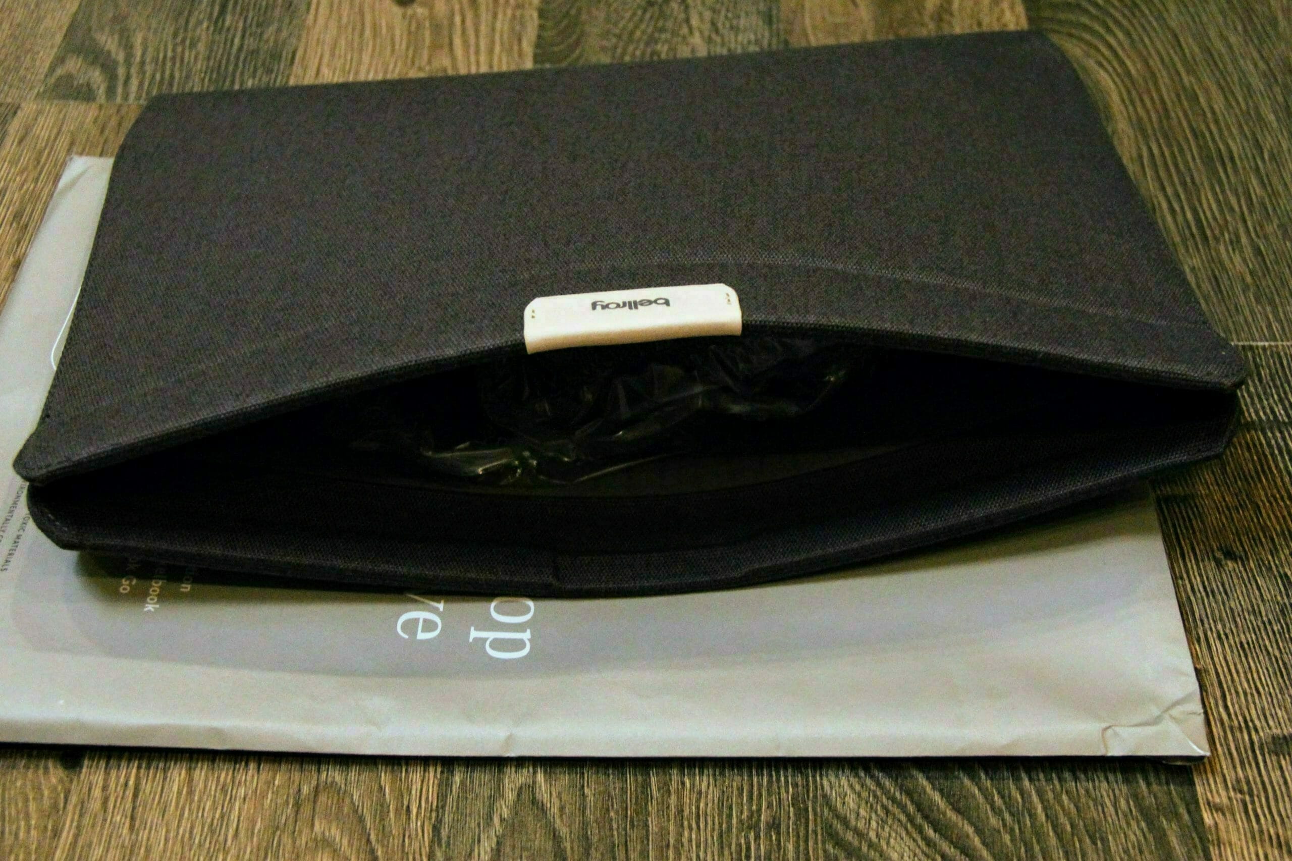 Laptop Sleeve:表側(中身)