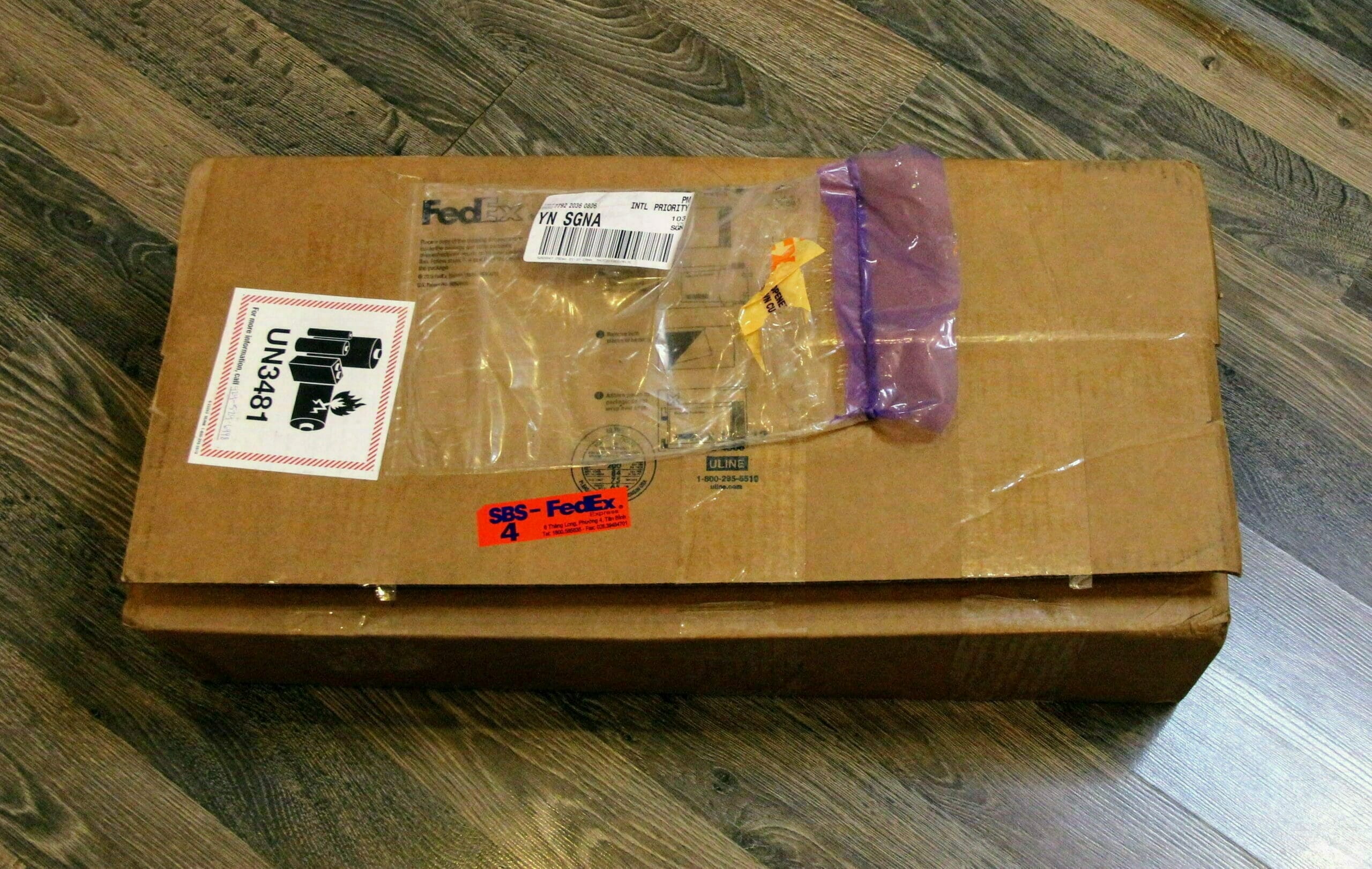 Planet Express がアメリカからベトナムに発送した荷物